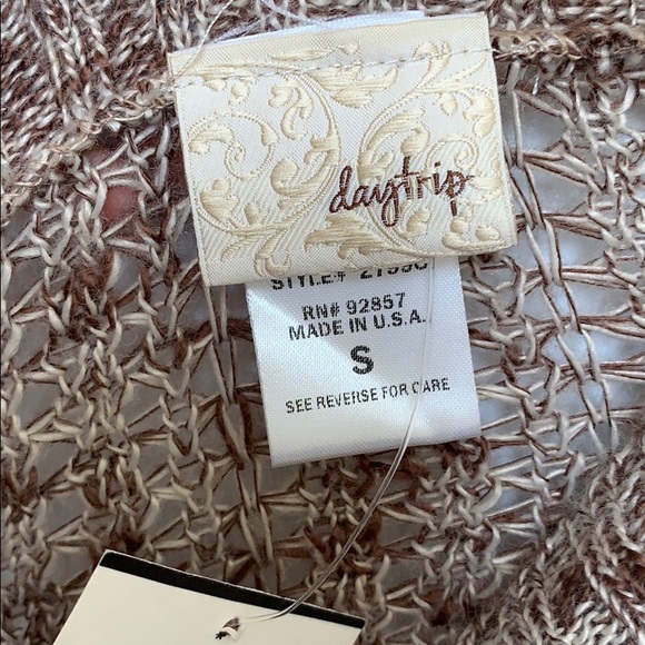 Buckle Cardigan - Picture 3 of 4